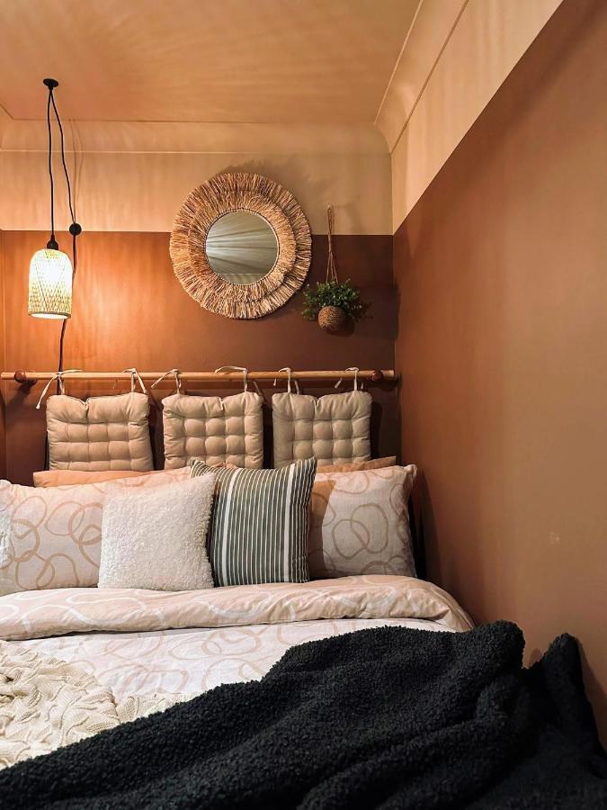 4-Bed Cotswold Getaway With Hot Tub & Gaming Room Churchdown Екстериор снимка