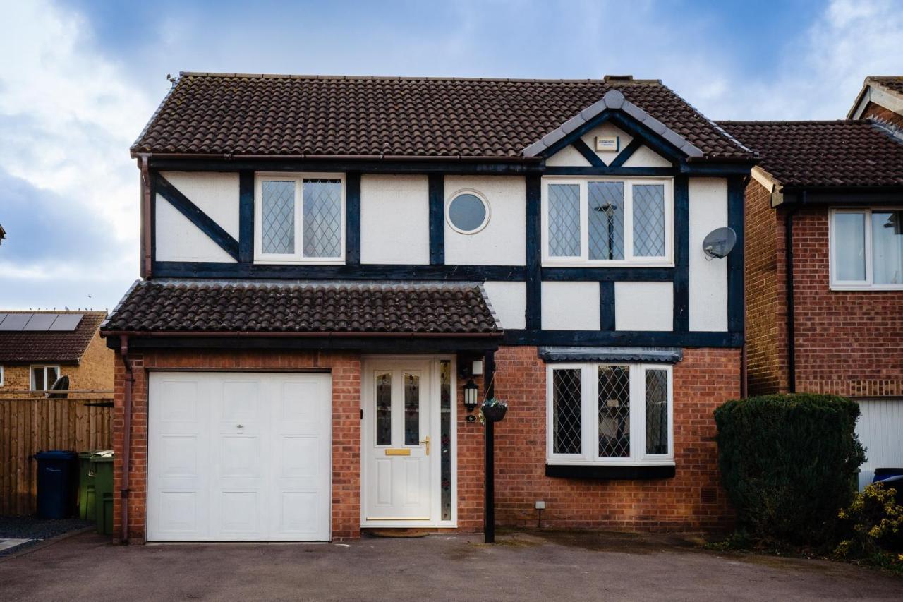 4-Bed Cotswold Getaway With Hot Tub & Gaming Room Churchdown Екстериор снимка