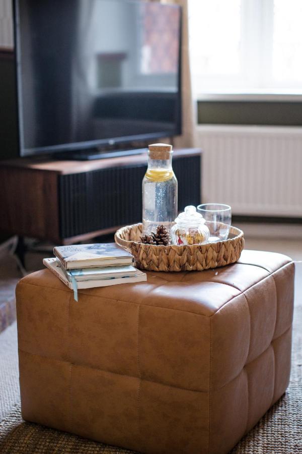 4-Bed Cotswold Getaway With Hot Tub & Gaming Room Churchdown Екстериор снимка