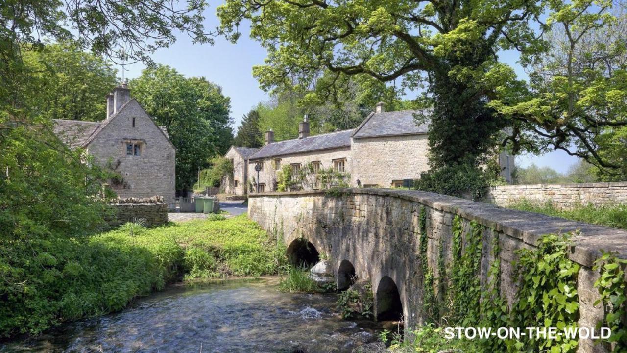 4-Bed Cotswold Getaway With Hot Tub & Gaming Room Churchdown Екстериор снимка