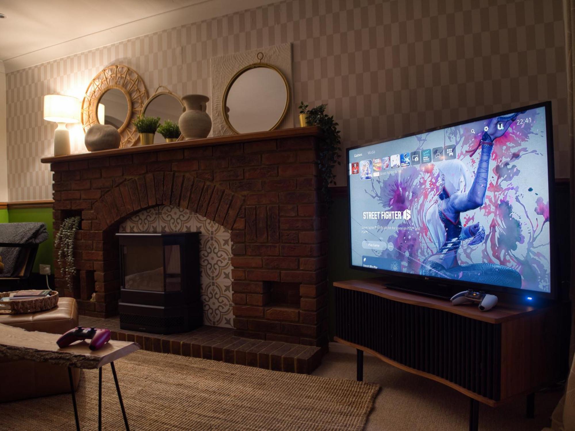 4-Bed Cotswold Getaway With Hot Tub & Gaming Room Churchdown Екстериор снимка
